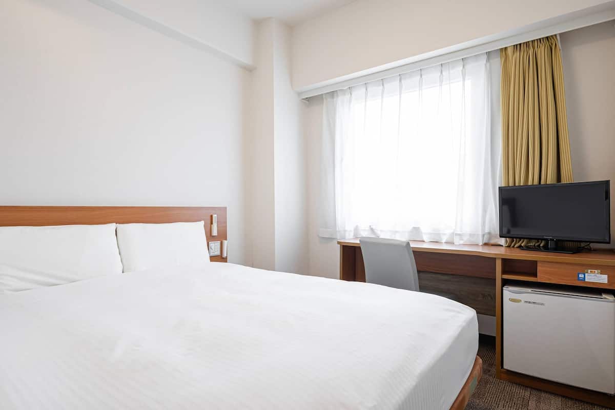 standard room, 1 double bed, non smoking | down duvets, desk, laptop workspace, free wifi