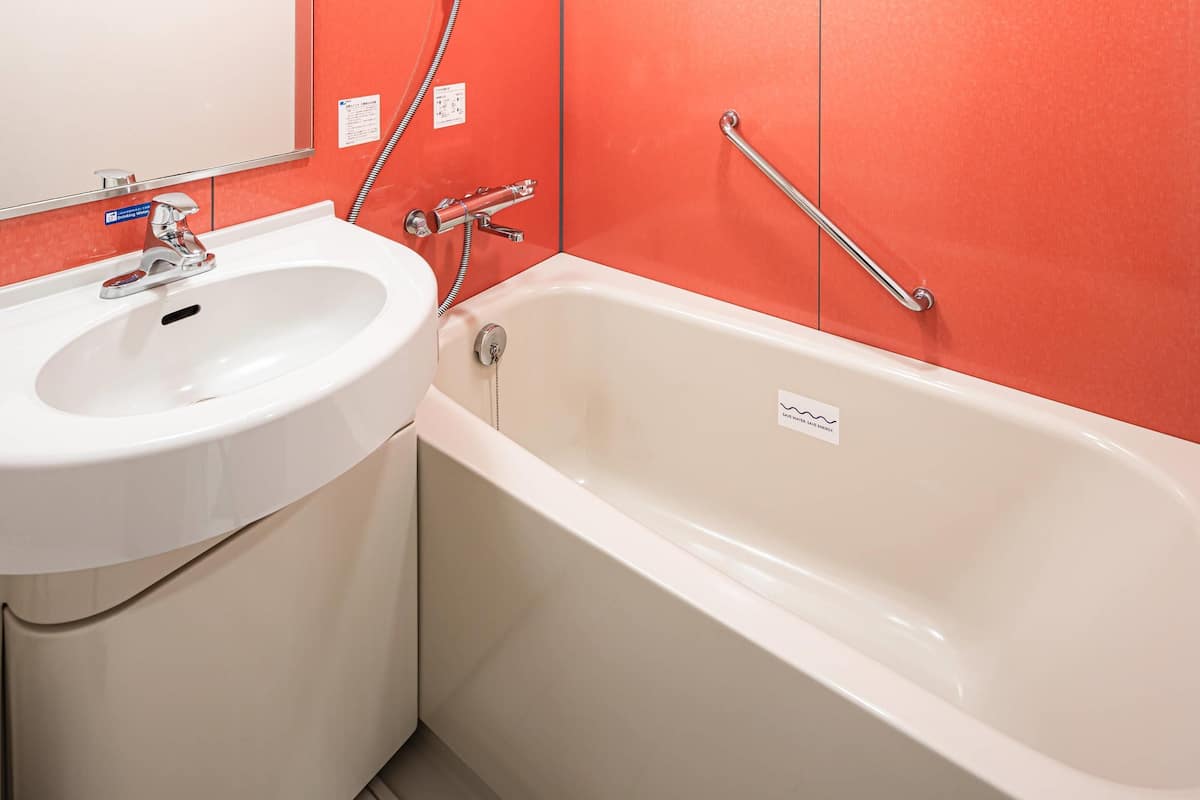 down duvets, desk, laptop workspace, free wifi