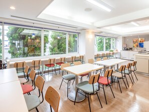 Tägliches Frühstücksbuffet (1100 JPY pro Person)