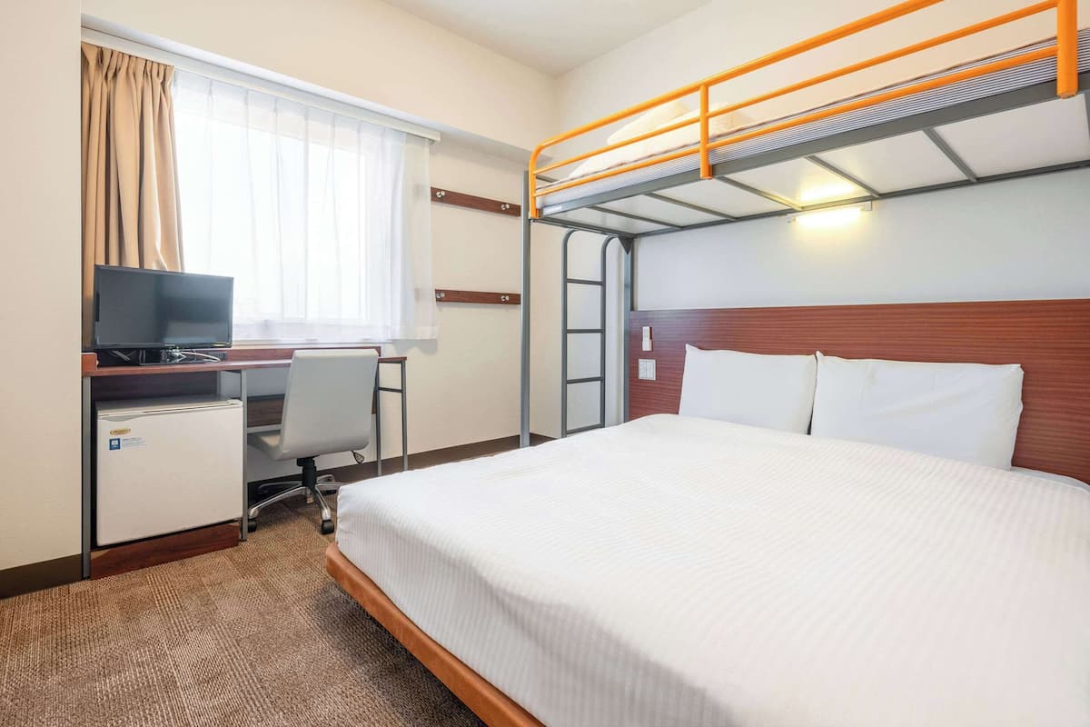 Standard Room, Multiple Beds, Non Smoking (1 Double bed and 1 Loft bed)