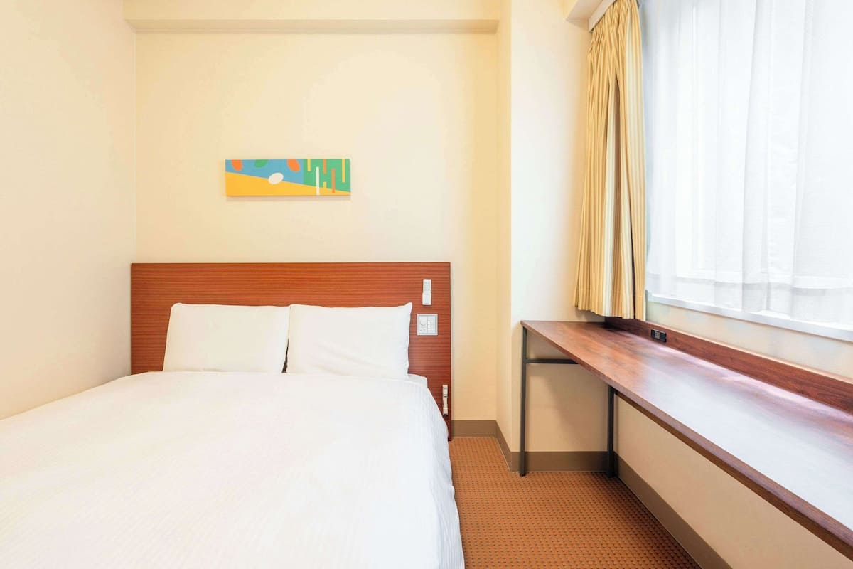 standard room, 1 double bed, non smoking | down duvets, desk, laptop workspace, blackout curtains