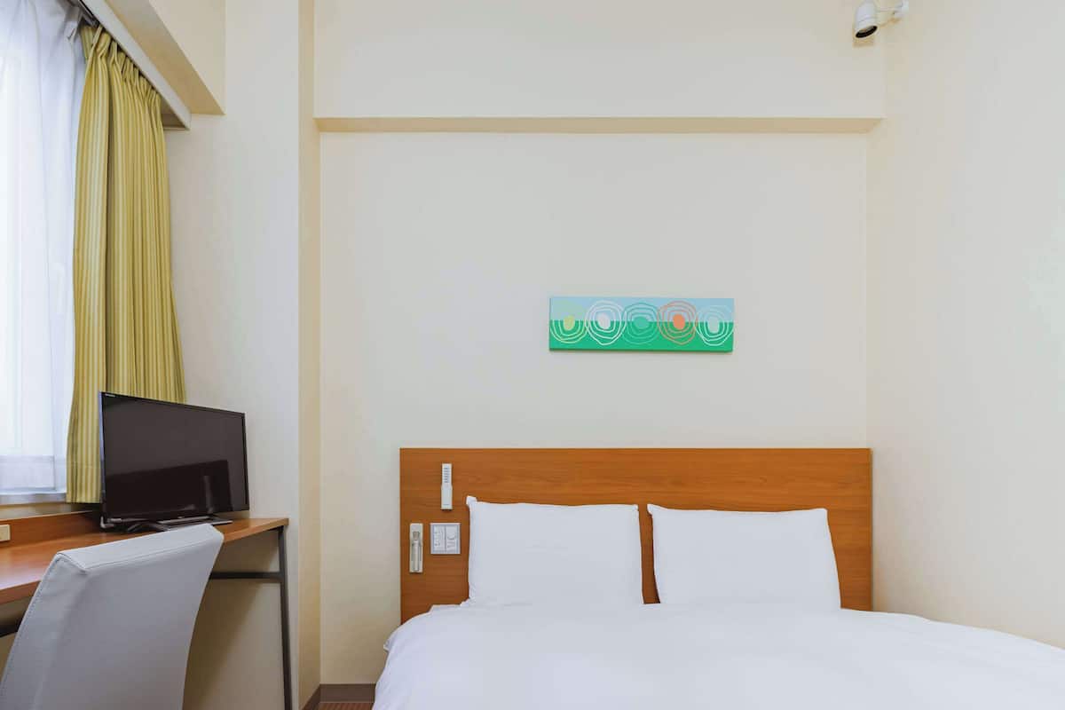 standard room, 1 double bed, non smoking | down duvets, desk, laptop workspace, blackout curtains