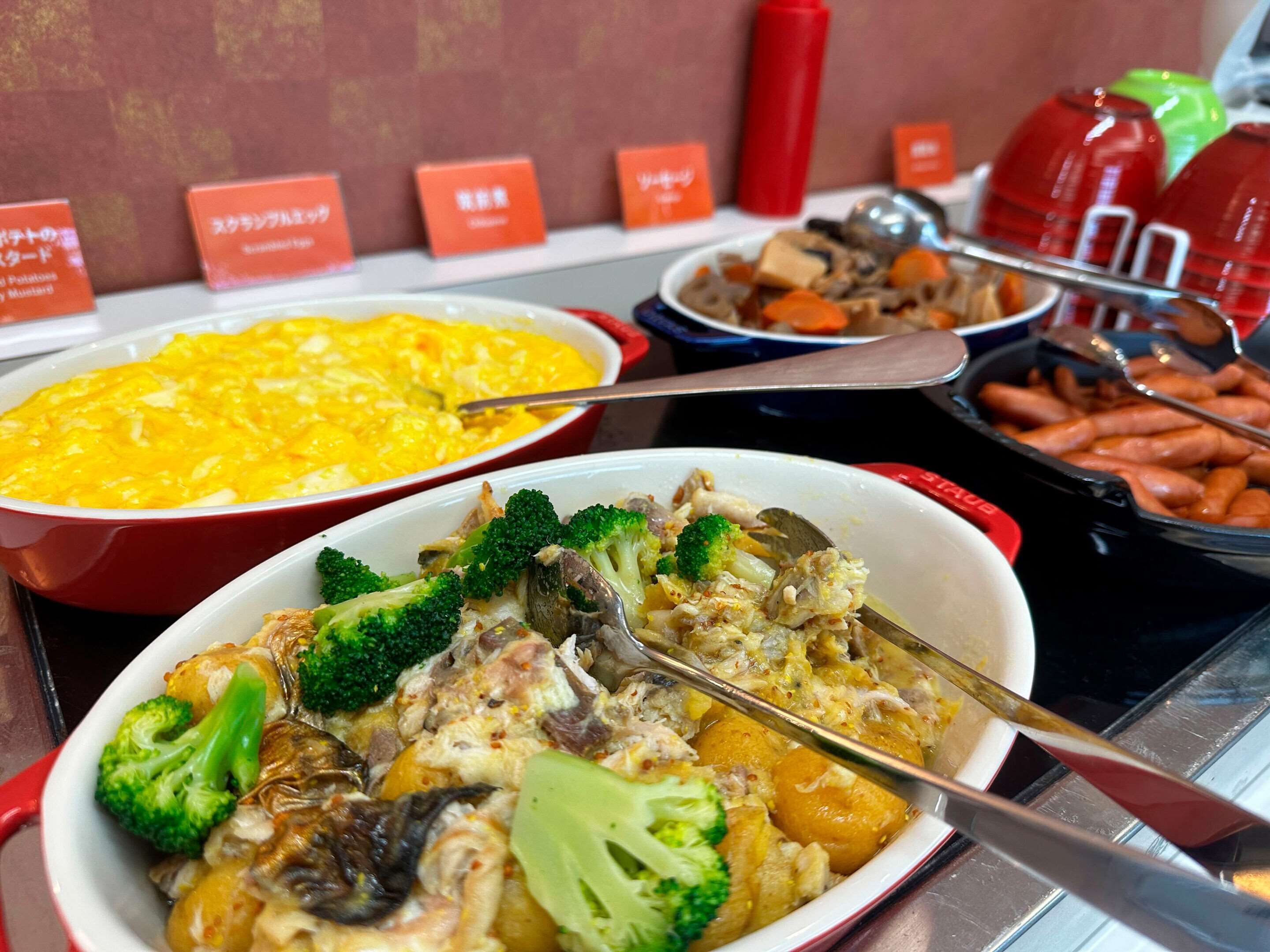 daily buffet breakfast (jpy 990 per person)