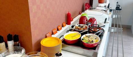 Daily buffet breakfast (JPY 1100 per person)