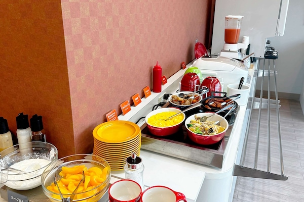 Daily buffet breakfast for a fee