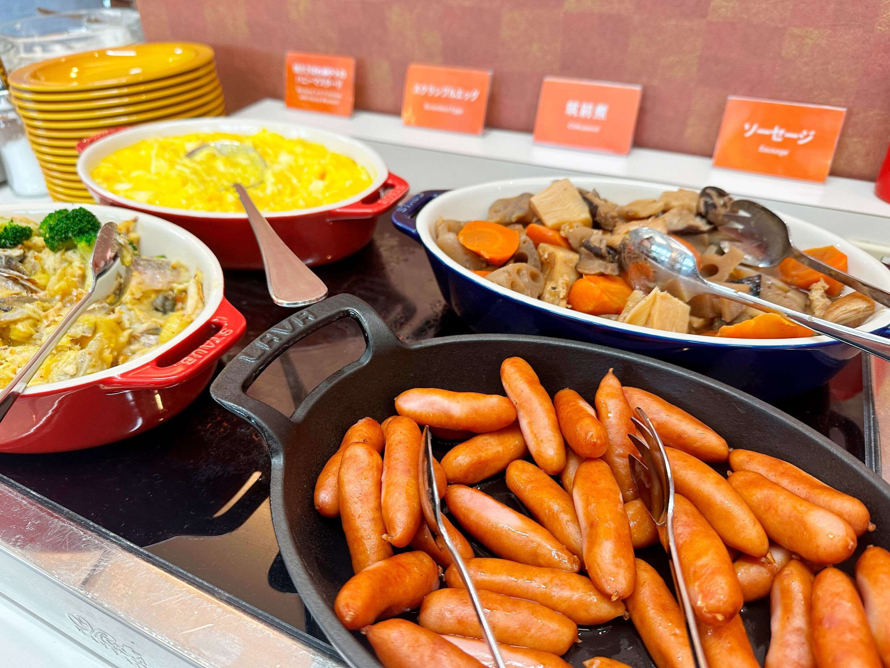 daily buffet breakfast (jpy 990 per person)