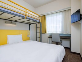 Standard Room, 1 Double Bed + 1 Loft Bed, Non-Smoking | Down comforters, desk, laptop workspace, blackout drapes
