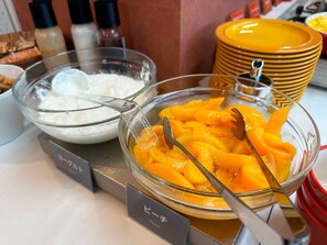 Esmorzar diari d'estil bufet (1100 JPY per persona)