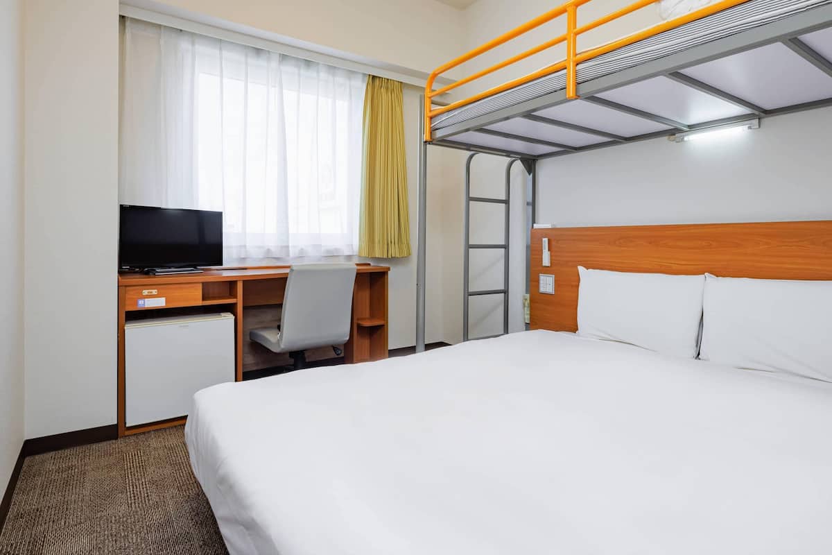 Standard Room, 1 Double Bed + 1 Loft Bed, Non-Smoking | Down comforters, desk, laptop workspace, blackout drapes