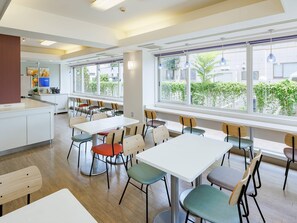 Morgenmadsbuffet hver dag (1100 JPY pr. person)