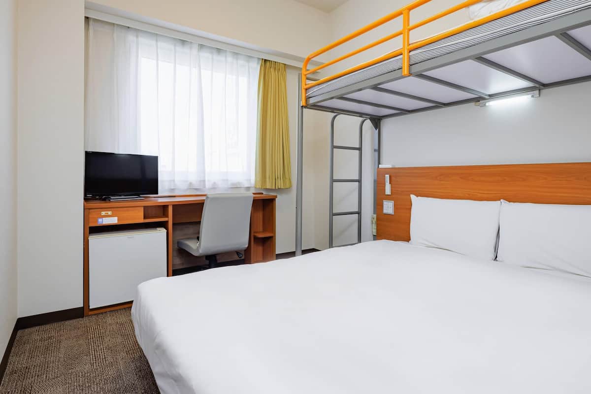 Standard Room, 1 Double Bed + 1 Loft Bed, Non-Smoking | Down comforters, desk, laptop workspace, blackout drapes