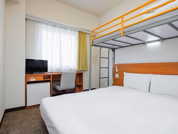 Standard Room, 1 Double Bed + 1 Loft Bed, Non-Smoking | Down comforters, desk, laptop workspace, blackout drapes