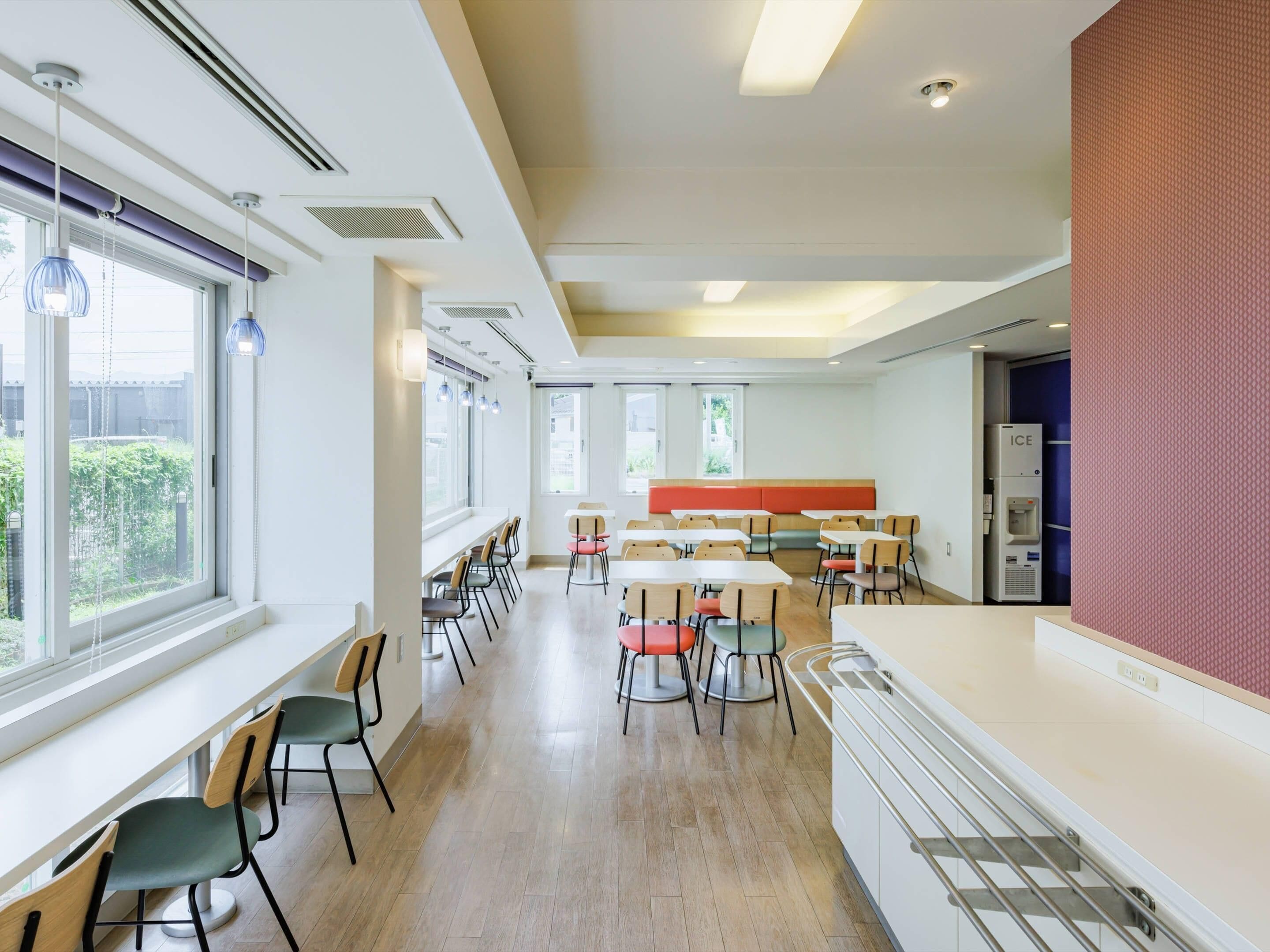 Daily buffet breakfast (JPY 1100 per person)