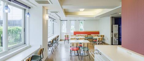 Desayuno buffet todos los días (JPY 1100 por persona)