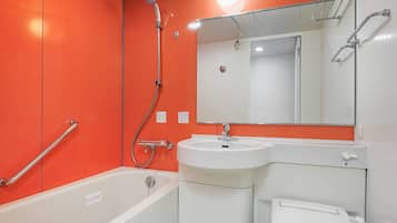 Bañera con ducha, artículos de tocador gratuitos, secador de pelo