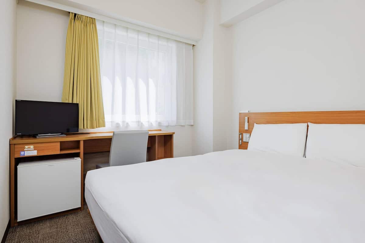 Standard Room, 1 Double Bed, Non Smoking | Down comforters, desk, laptop workspace, blackout drapes