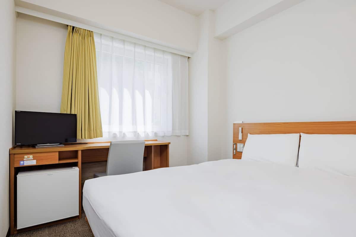 standard room, 1 double bed, non smoking | down duvets, desk, laptop workspace, blackout curtains