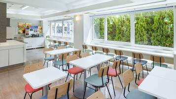 Dagelijks ontbijtbuffet (JPY 1100 per persoon)