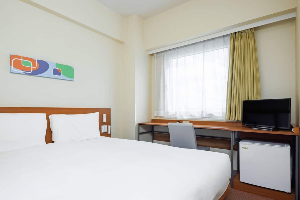 Standard Room, 1 Double Bed, Non Smoking | Desk, laptop workspace, blackout curtains, free WiFi