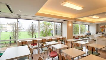 Sarapan prasmanan setiap hari (JPY 1100 per orang)