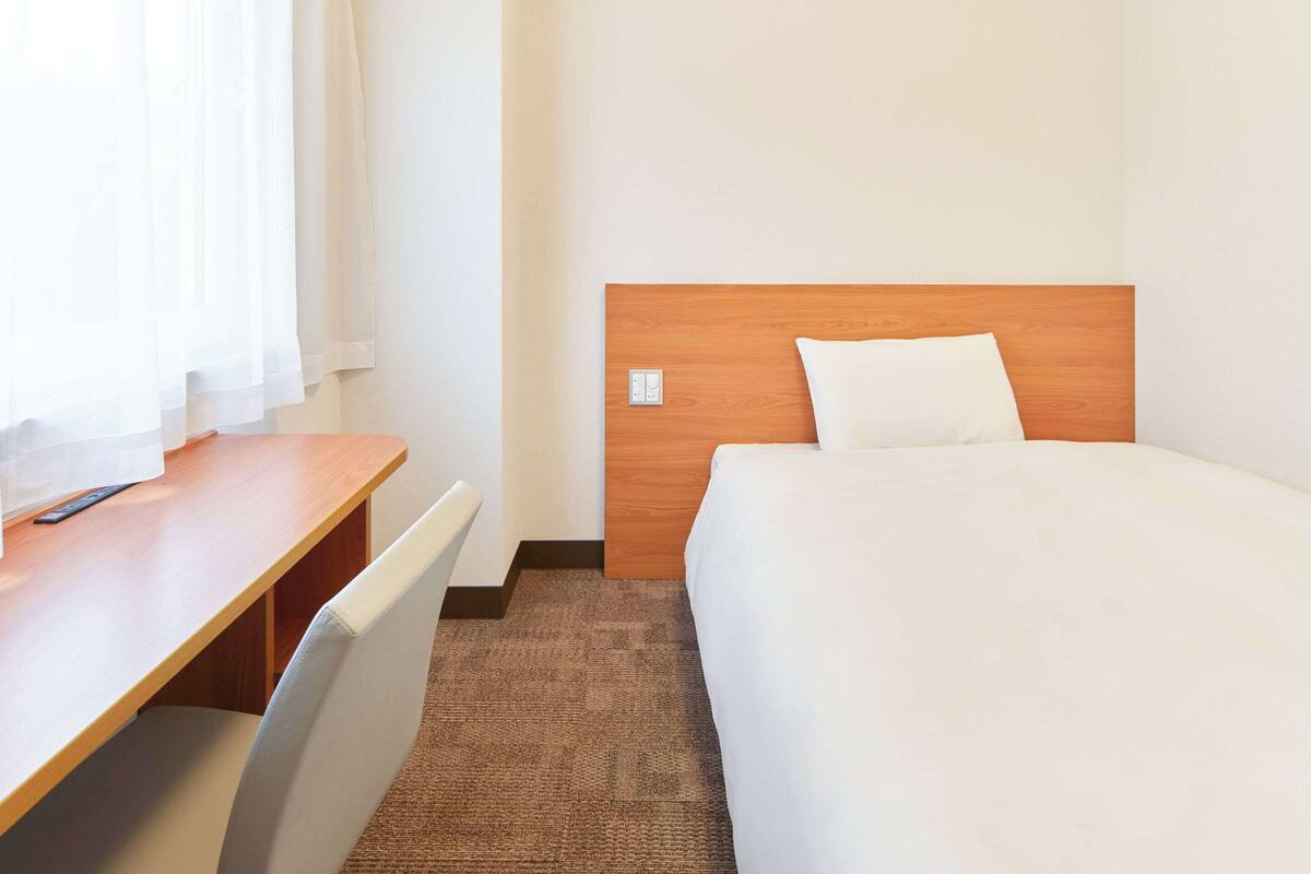 standard room, 1 double bed, non smoking | down duvets, desk, laptop workspace, blackout curtains