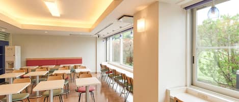 Sarapan bufet setiap hari (JPY 1100 seorang)