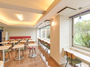 Tägliches Frühstücksbuffet (1100 JPY pro Person)