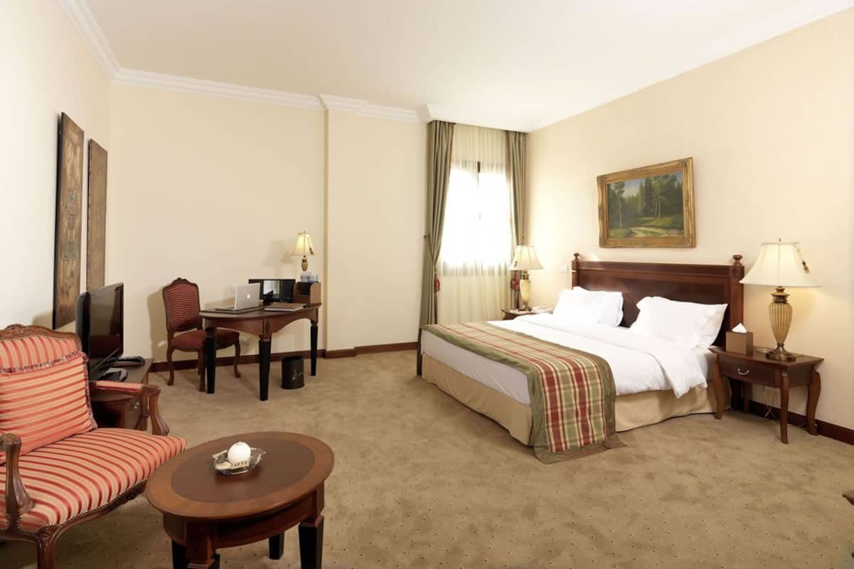 Prestige Suite | Minibar, brankas, meja kerja, dan kedap suara