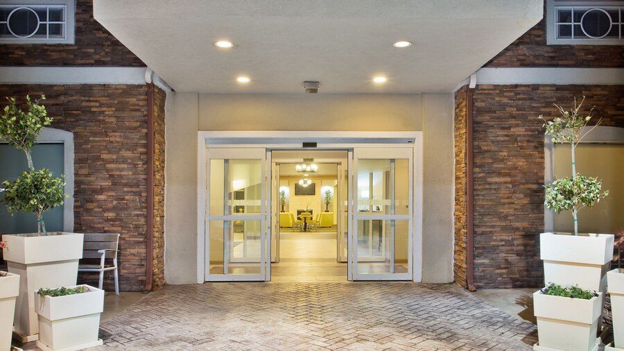 Holiday Inn Express Hotel & Suites Alvarado by IHG