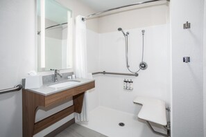 Bathroom - Candlewood Suites Grand Junction by IHG (Grand Junction)