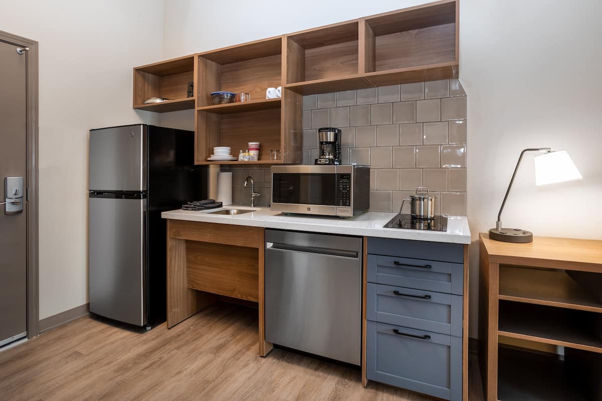 studio suite, 1 queen bed, accessible (comm, mobil) | desk, blackout curtains, iron/ironing board, free wifi