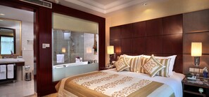1 bedroom, premium bedding, minibar, in-room safe - Skycity Hotel (Gurugram)