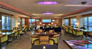 3 间酒吧/酒廊、卡拉 OK 酒吧、小酒馆