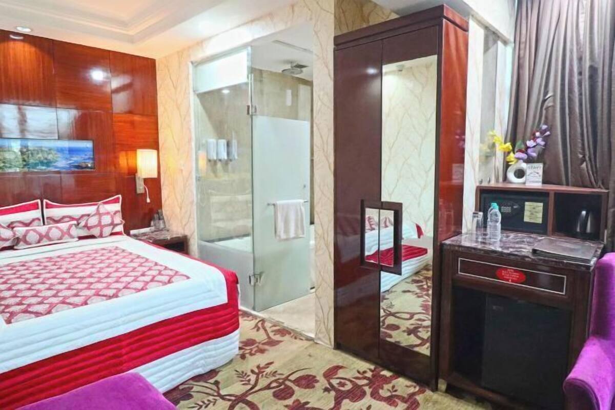 1 bedroom, premium bedding, minibar, in-room safe