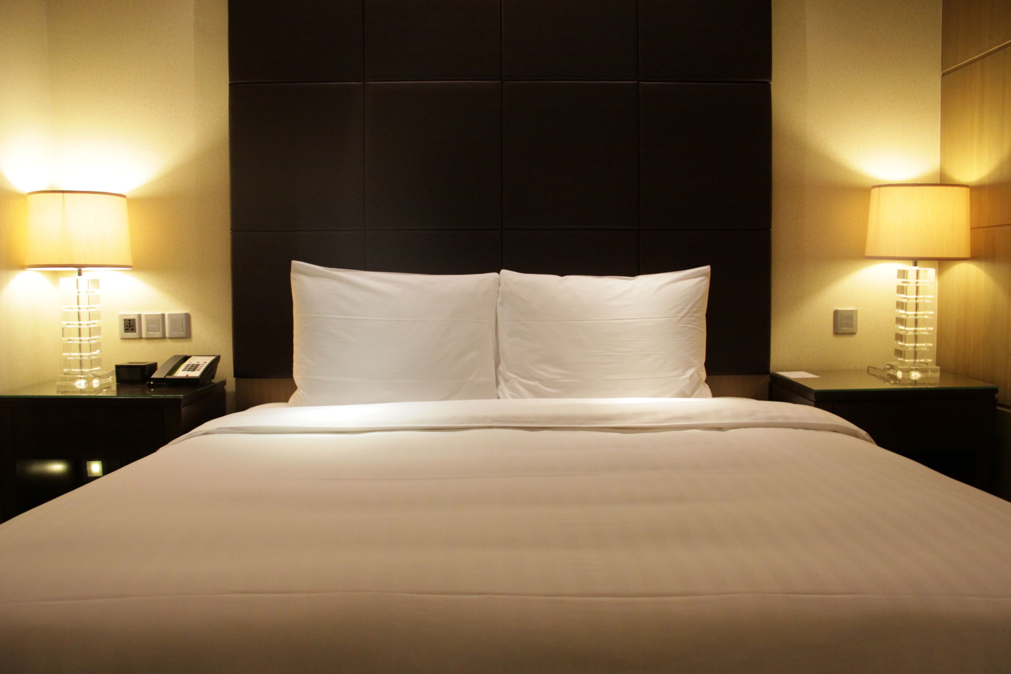 premier room, 1 king bed, city view | premium bedding, minibar, in-room safe, desk
