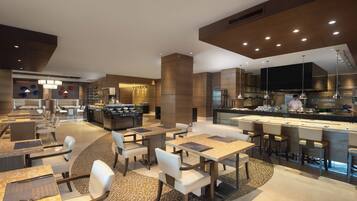 2 restaurants, breakfast served