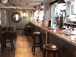 Bar (en la propiedad)