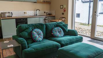 Apartment, Private Bathroom (Campbell) | Lounge