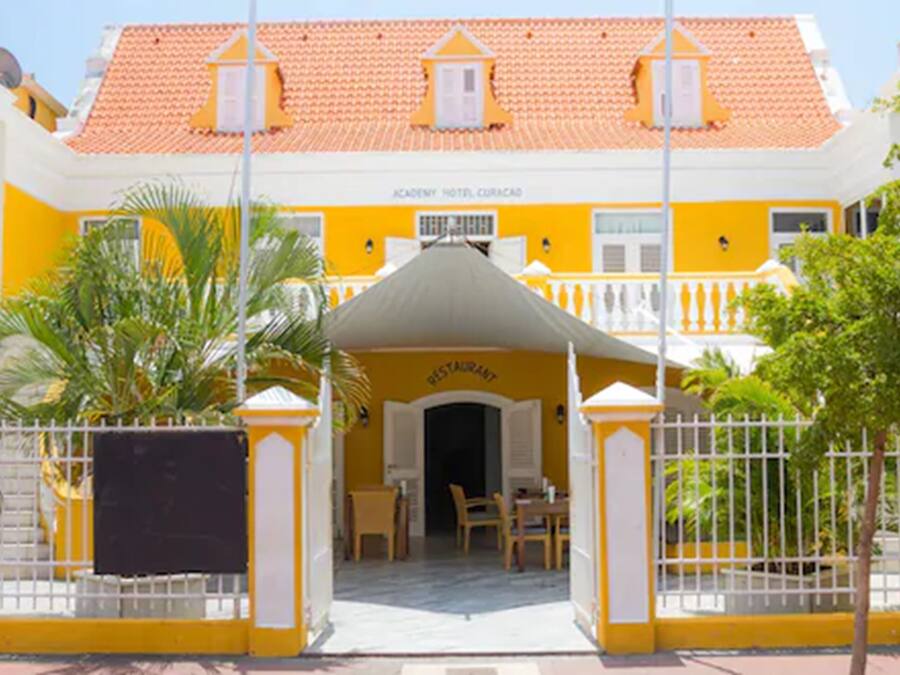 Fachada de la propiedad
