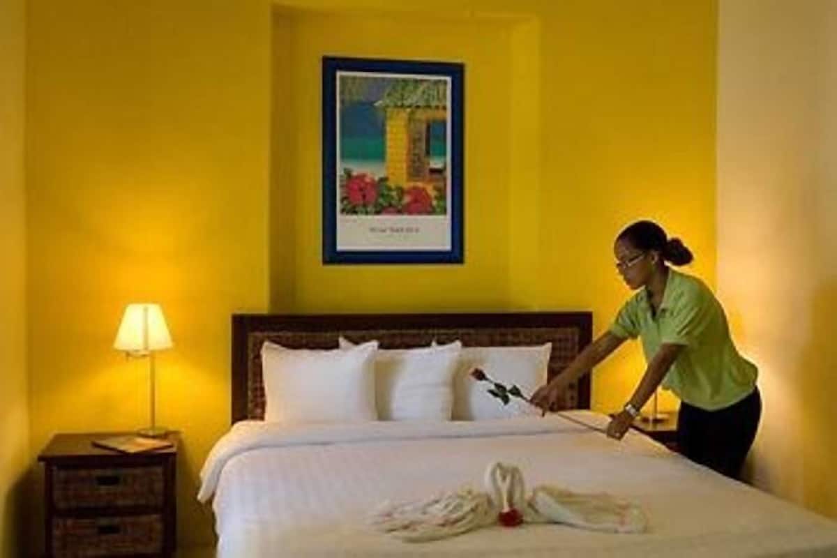 In-room safe, desk, blackout drapes, iron/ironing board (on request)