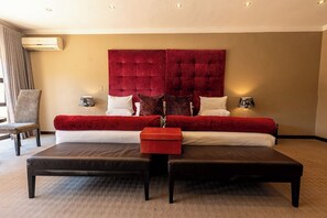 Executive Suite, 1 Bedroom, Bathtub, Lake View - St Andrews Hotel and Spa (Germiston)