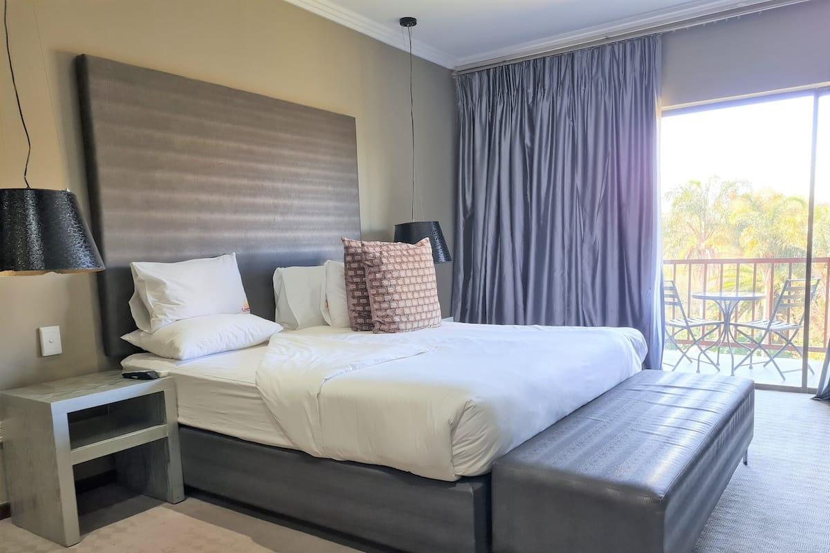 Minibar, Zimmersafe, Schreibtisch, kostenloses WLAN