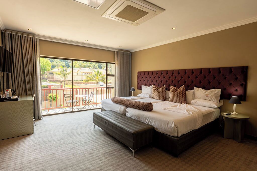 Minibar, in-room safe, desk, free WiFi