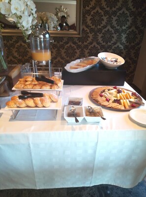 Petit déjeuner complet compris tous les jours