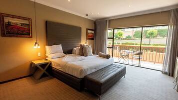 Deluxe-Zimmer, 1 King-Bett | Minibar, Zimmersafe, Schreibtisch, kostenloses WLAN