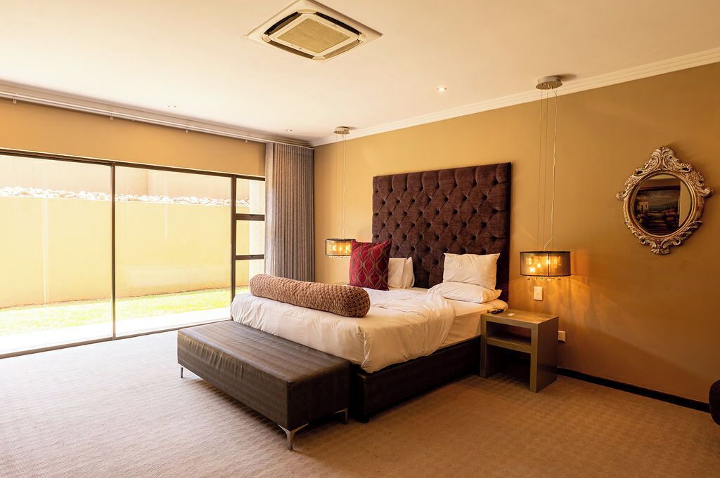 Standard Room, 1 Bedroom, Garden View | Minibar, in-room safe, desk, free WiFi