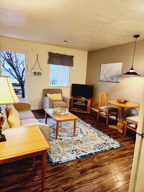 Suite Standard, 1 grand lit | 1 chambre, couette en duvet d'oie, décoration personnalisée