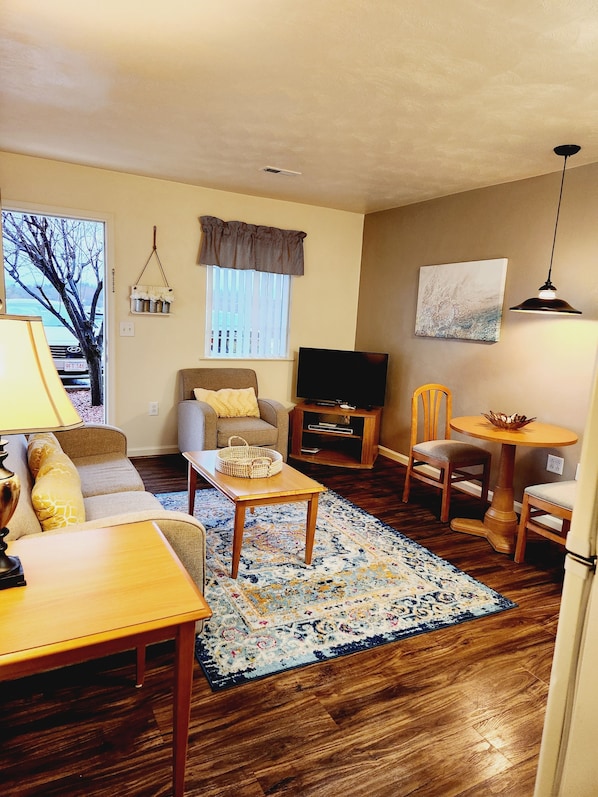 Standard Suite, 1 Queen Bed