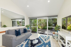 Standard Apartment, 1 Bedroom, Non Smoking, Kitchenette (Apt 12 Garden View) | Teres/patio