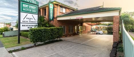 Façana frontal de l'allotjament